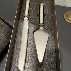 NEW Elegant Olivia Riegel Cream and Silver Cake Knife and Server Set